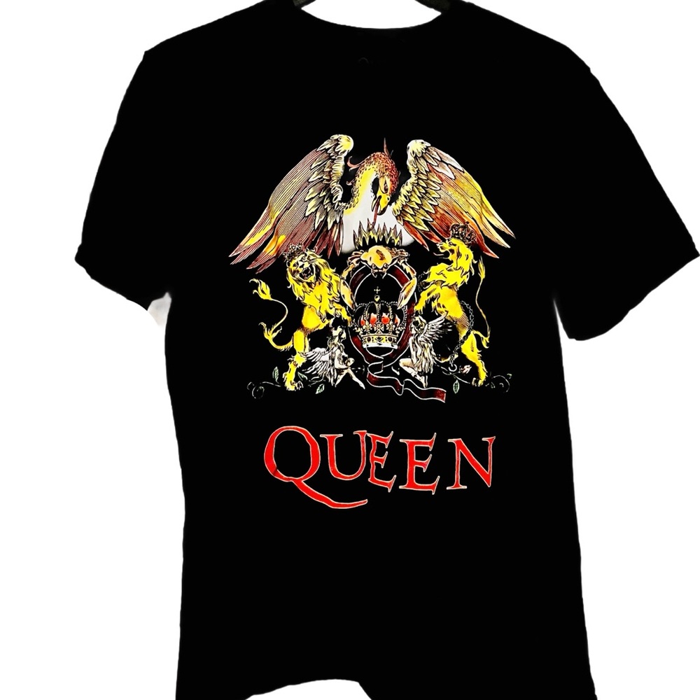 Queen Officialsl Merch T-Shirt. Size Mediumum. Excellent Pre-owned Condition.